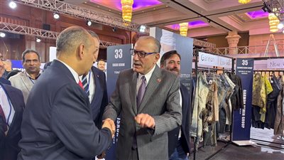 السفير شن العلاقات الصناعية والتجارية المربحة للجانبين بين تركيا ومصر تتجلى بشكل قوى في مجال المنسوجات وخاصة أقمشة الدنيم والملابس
