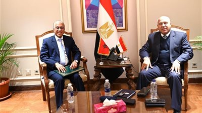 نائب رئيس مجلس الوزراء للتنمية الصناعية وزير الصناعة والنقل يستقبل سفير المملكة المغربية بالقاهرة