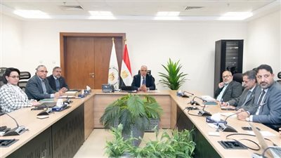 وزير الموارد المائية والري:يتابع موقف مشروع 
