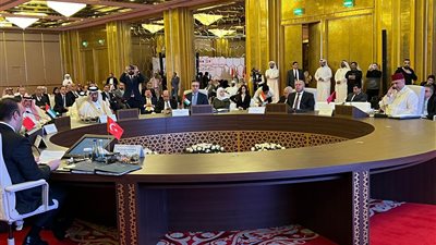 نائب رئيس مجلس الوزراء للتنمية الصناعية وزير الصناعة والنقل  يشارك في أعمال الاجتماع الخامس للجنة العليا للشراكة الصناعية التكاملية المقام بالعاصمة القطرية الدوحة