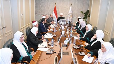 صور .. «وزير الأوقاف» يعقد اجتماعات عمل مكثفة لدراسة خطط وبرامج العمل الدعوي في شهر رمضان المعظم