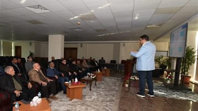 وزير الإسكان يتابع سير العمل بمنظومة مياه الشرب والصرف الصحي والإسكان والخدمات بمدينة العبور