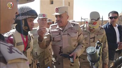 الفريق أحمد خليفة رئيس أركان حرب القوات المسلحة يتفقد إجراءات التأمين على الإتجاه الإستراتيجى الغربى