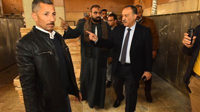 محافظ أسيوط يفاجئ المخبز الآلي بالوليدية للإطمئنان على جودة الخبز البلدي