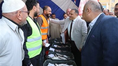 محافظ الشرقية يختتم زيارته لمدينة صان الحجر بافتتاح معرض أهلاً رمضان ويُشيد بتعاون كبار التجار بتخفيض الأسعار