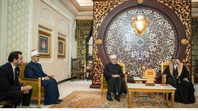 «شيخ الأزهر» يلتقي جلالة الملك حمد بن عيسى بحضور مفتي الجمهورية وأمين مجلس حكماء المسلمين