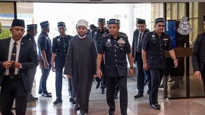 وزير الأوقاف يلتقي قيادات الشرطة الماليزية ويلقي محاضرة بأكاديمية الشرطة الملكية