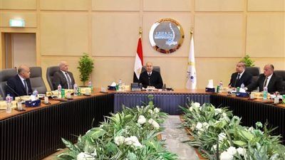 نائب رئيس مجلس الوزراء للتنمية الصناعية وزير الصناعة والنقل يترأس اجتماع الجمعية العامة للشركة القابضة لمشروعات الطرق والكباري والنقل البري