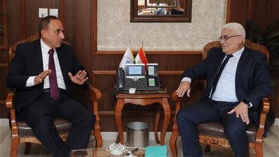 عوض يستقبل سلامة لحل المشكلات  التأمينية للصحفيين في الصحف المتوقفة
