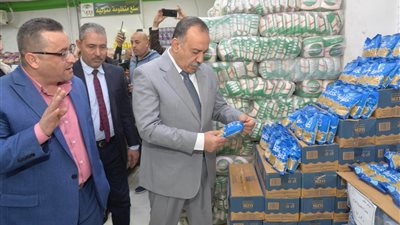 محافظ أسيوط يفتتح معرض أهلاً رمضان للسلع الغذائية بالشركة المصرية لتجارة الجملة بحى شرق 