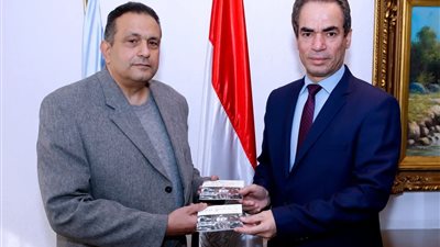 أسرة الشيخ مصطفي إسماعيل تهدي إذاعة القرآن الكريم ١٨ تلاوة 
