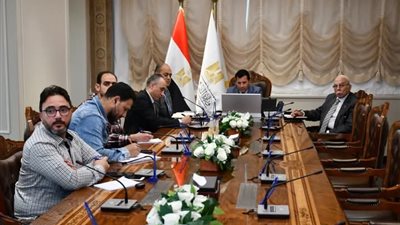وزير الشباب والرياضة يبحث مع اتحاد الإسكواش واللاعبين خطط التطوير ودعم الأبطال