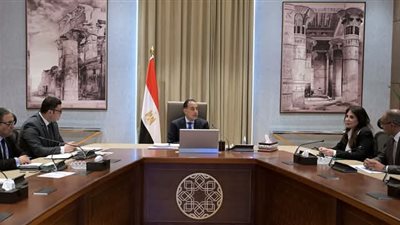 رئيس الوزراء يتابع الجهود الحكومية في ملف تحلية مياه البحر
