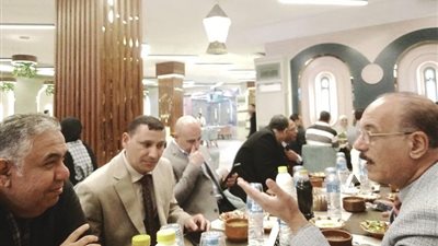 الدراسات العليا تسيطر على مائدة إفطار 