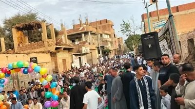 صور..بالصور ... اقبال شديد علي ساحة «الجمولة البحري» في سوهاج