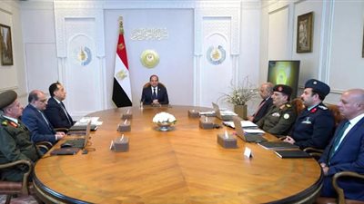 الرئيس السيسي يجتمع مع الدكتور مدبولي وبعض الوزراء لمتابعة الموقف التنفيذي لتوفير التغذيه الكهربائيه للمشروعات الجديده