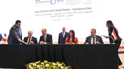 نائب رئيس مجلس الوزراء للتنمية الصناعية وزير الصناعة والنقل يشهد  توقيع الاتفاق التنفيذي لاتفاقية التسهيلات الائتمانية