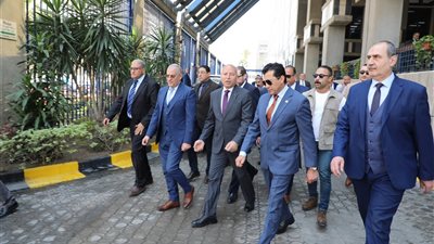 صور .. «وزير الشباب والرياضة» و«محافظ القاهرة» يتفقدان بدء إنشاء ممشى رياضي بمدينة نصر ضمن مبادرة 
