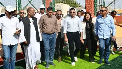 وزير الشباب والرياضة يفتتح الملعب الخماسي بمركز شباب حلايب ويوجه بتطوير المبني الإداري وإنشاء ملعب متعدد