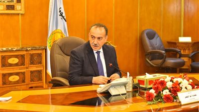 محافظ أسيوط: استمرار توريد القمح بالشون والصوامع وتوريد 13 ألف طن حتى الان مع تقديم تسهيلات للمزارعين