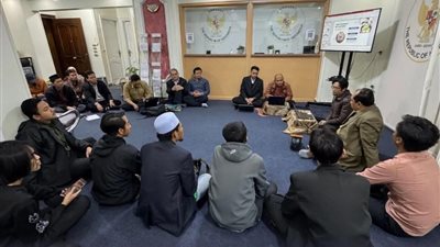 السفارة الإندونيسية في القاهرة تعقد  لقاءً اجتماعيً حول التعامل مع حالات الطلاب مع ممثلي منظمات المواطنين الإندونيسيين داخل مصر