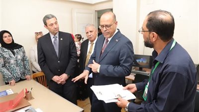 خلال جولته اليوم بمحافظة بدمياط.. وزير العمل يتفقد مديرية العمل ويحث العاملين على تكثيف الجهود في خدمة المواطنين 