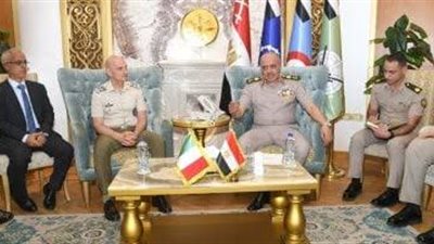 الفريق أحمد خليفة رئيس أركان حرب القوات المسلحة يلتقى رئيس هيئة الأركان المشتركة الإيطالية