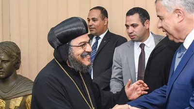 محافظ الإسكندرية يستقبل التهاني بمكتبه بمناسبة عيد الأضحى 
