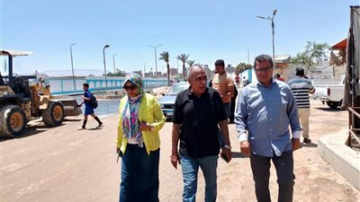 رئيس حي الأربعين يتابع أعمال التطوير وسفلتة شارع الروض