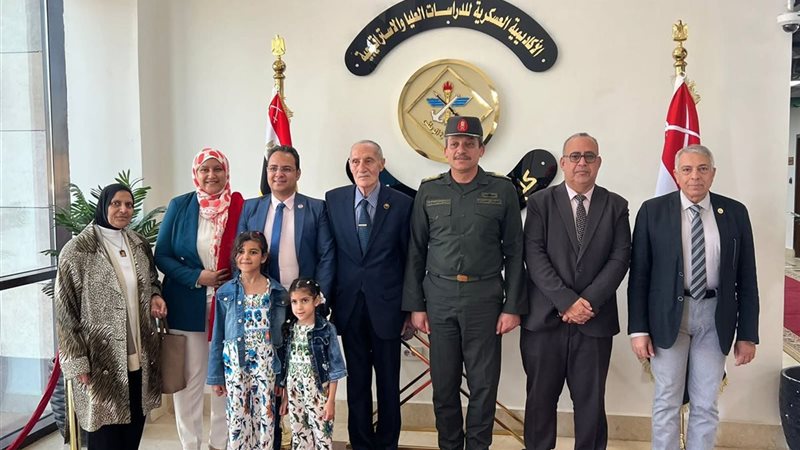 عقب انتهاء المناقشة