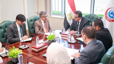 السفير الباكستاني بمصر يلتقى وزير الصحة 