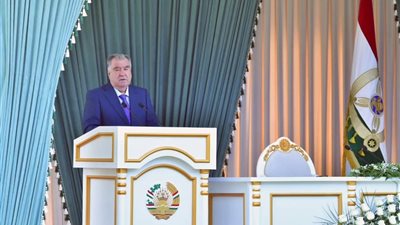 رئيس جمهورية طاجيكستان يلتقى  مع زعماء المناطق والناشطين في منطقة فانج.