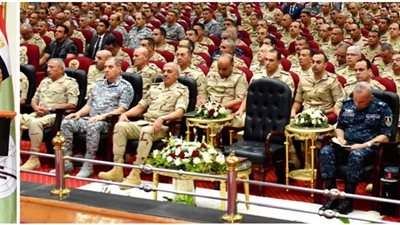 الفريق أول عبد المجيد صقر القائد العام للقوات المسلحة وزير الدفاع والإنتاج الحربى يلتقى عدداً من قادة وضباط القوات المسلحة بقيادة المنطقة المركزية العسكرية
