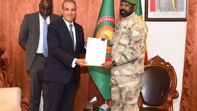 وزير الخارجية والهجرة يلتقي رئيس جمهورية مالي ويسلم رسالة خطية من فخامة رئيس الجمهورية