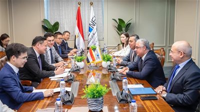 رئيس المنطقة الاقتصادية لقناة السويس يستقبل وفدًا من مجلس ترويج التجارة لمقاطعة جواندونغ الصينية