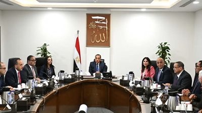 رئيس الوزراء يستعرض الاستراتيجية الوطنية للحرف اليدوية (2025 – 2030)