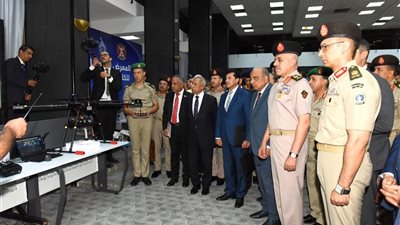 الفريق أحمد خليفة رئيس أركان حرب القوات المسلحة يشهد فعاليات اليوم العلمى للكلية الفنية العسكرية
