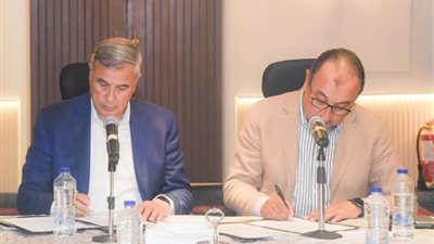 وزير قطاع الأعمال العام ومحافظ الإسكندرية يوقعان بروتوكولًا لتوريد 120 أتوبيس غاز طبيعي من إنتاج 