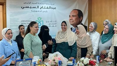 صحة السويس تكرم مدير إدارة الأمومة والطفولة لبلوغها سن التقاعد