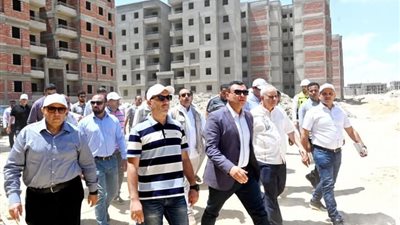 وزير الإسكان يتفقد وحدات المبادرة الرئاسية 