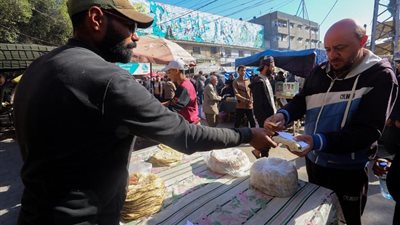 شينخوا  : أزمة سيولة خانقة في قطاع غزة مع تواصل الحرب بين إسرائيل وحماس 