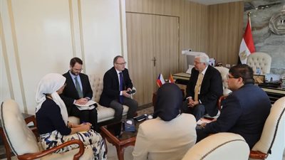 وزير التعليم العالي يبحث سبل تعزيز التعاون مع سفير التشيك في مصر
