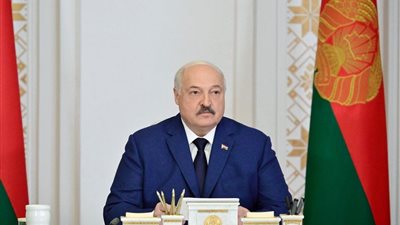 لوكاشينكو يطلب  من العلماء عوائد مناسبة، تسريع، ونظرة إلى ما وراء الأفق