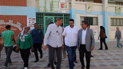 محافظ السويس يتفقد لجان إنتخابات الشيوخ في يومها الأول 
