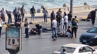 بالأسماء حادث مروع على كورنيش الإسكندرية أسفر وفاة شخصين و إصابة ٧ 