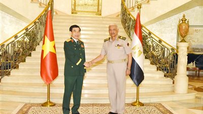 وزير الدفاع والإنتاج الحربى يلتقى وزير الدفاع الفيتنامى