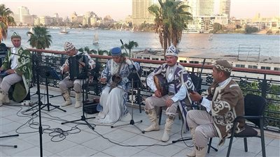 بالصور ... بحضور جماهيرى كبير حفل فنى كازاخى فى مكتبة مصر العامة  