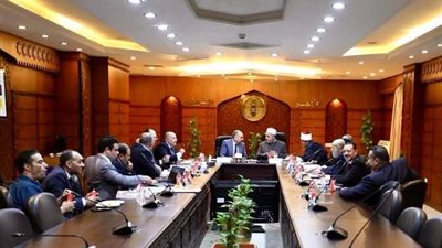 «المعاهد الأزهريّة» و «التربية والتعليم» يعقدان اجتماعًا مشتركًا لمناقشة أعمال صندوق رعاية المعلمين بمشيخة الأزهر