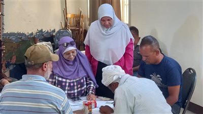 تعليم الكبار بالسويس تعقد لجنة إمتحان لعمال الخدمات المعاونة 