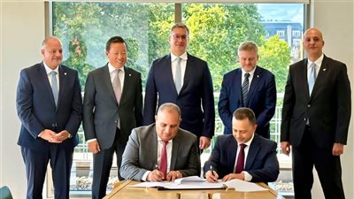 وزير البترول يشهد توقيع مذكرة تفاهم بين إيجاس و بي بي البريطانية